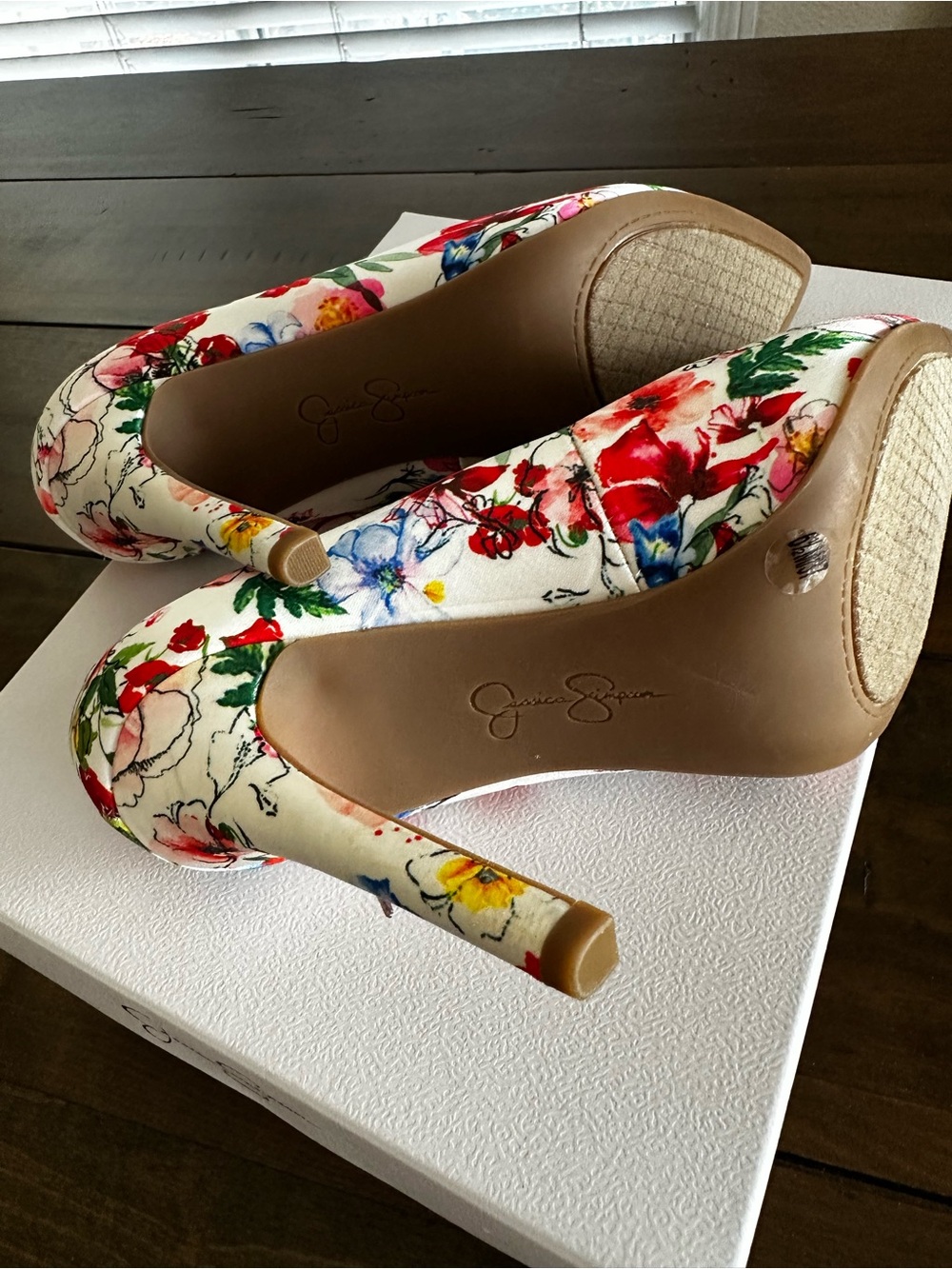 Jessica Simpson White Floral Pointed Toe Stiletto Pumps - Picture 6 of 8